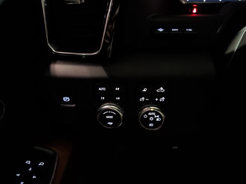 Used 2024 GMC Sierra 2500 Denali Ultimate image 11