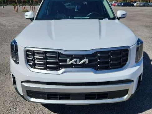Used 2024 Kia Telluride S FWD image 2
