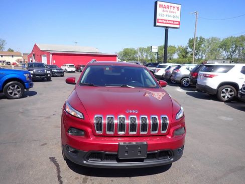 Used 2016 Jeep Cherokee Latitude w/ Cold Weather Group AWD/4WD image 2