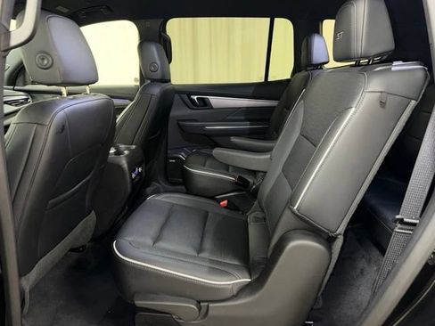 Used 2025 Buick Enclave Sport Touring AWD/4WD image 17