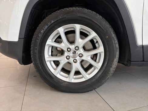 Used 2015 Jeep Cherokee Latitude w/ Cold Weather Group image 10