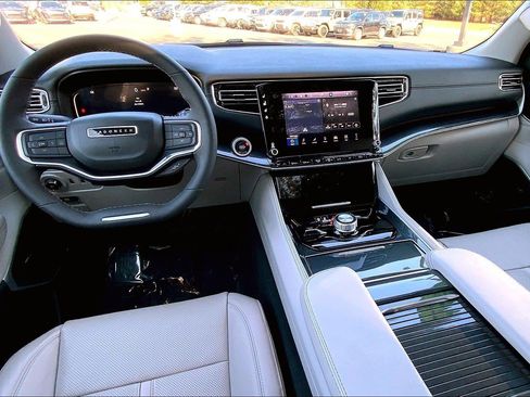 Certified 2024 Jeep Wagoneer 4WD w/ Premium Group I image 15