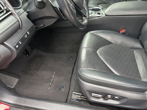 Used 2019 Toyota Camry XSE image 8
