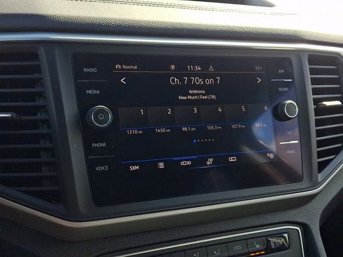 Used 2021 Volkswagen Atlas Cross Sport SE image 16