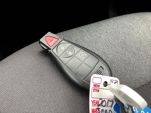 Used 2017 Jeep Cherokee Sport image 12