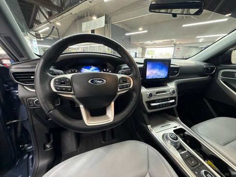 Used 2021 Ford Explorer XLT w/ Equipment Group 202A AWD/4WD image 15