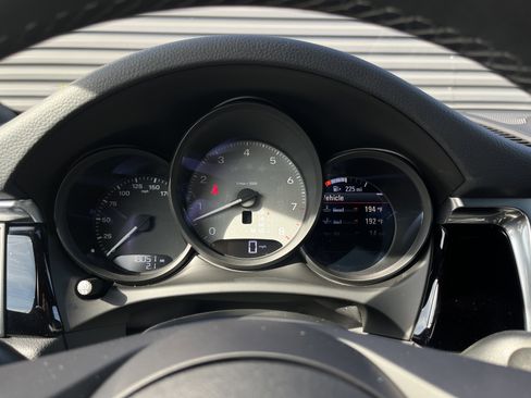 Certified 2024 Porsche Macan S image 33