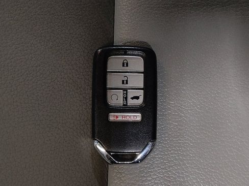Used 2019 Honda Pilot Touring image 32