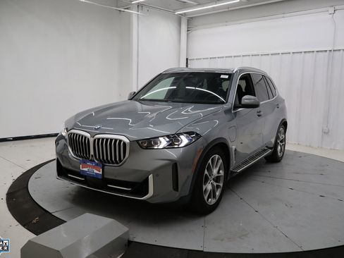 Used 2025 BMW X5 xDrive50e image 10