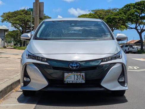 Used 2017 Toyota Prius Prime Advanced FWD image 7