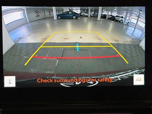 Used 2026 Toyota Sienna Limited FWD image 36
