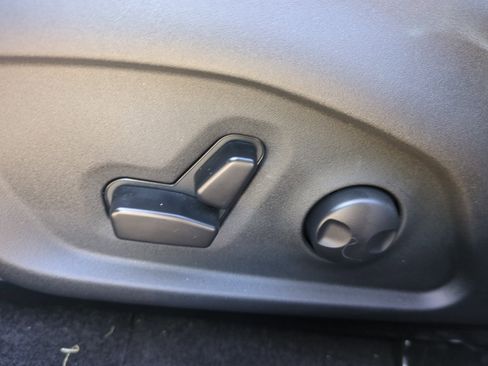 Used 2024 Jeep Compass Latitude image 9