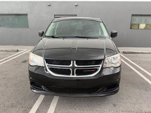 Used 2016 Dodge Grand Caravan SXT w/ Rear Park Assist Package FWD image 5