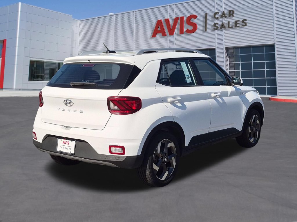 Used 2025 Hyundai Venue SEL FWD image 6