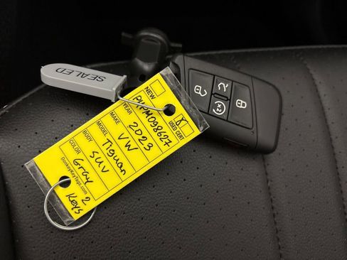 Used 2023 Volkswagen Tiguan SE R-Line image 32