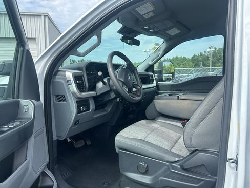 Used 2023 Ford F250 XL w/ STX Appearance Package AWD/4WD image 5