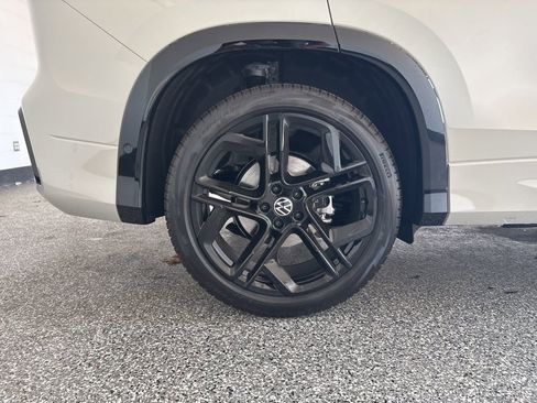 New 2026 Volkswagen Tiguan SE R-Line FWD image 42
