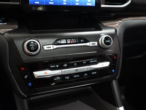 Used 2020 Ford Explorer Limited AWD/4WD image 29