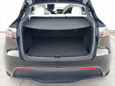 Used 2023 Tesla Model Y Long Range image 10