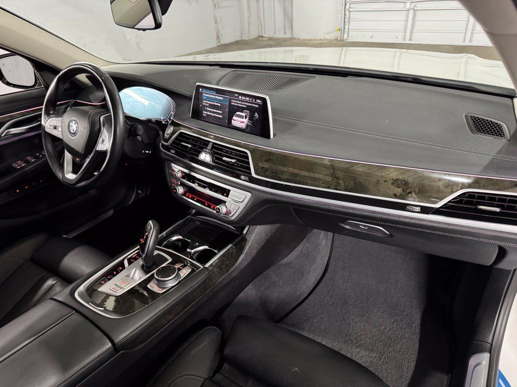 Used 2022 BMW 745e xDrive AWD/4WD image 54