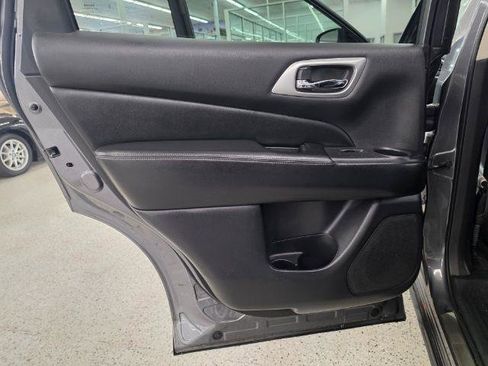 Used 2018 Nissan Pathfinder Platinum AWD/4WD image 32