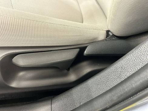 Used 2021 Toyota Corolla LE w/ LE Convenience Package image 10