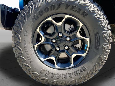 Used 2022 Jeep Wrangler Unlimited Rubicon 4xe AWD/4WD image 11