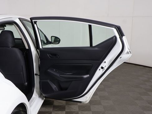 Used 2025 Nissan Altima 2.5 SV image 18