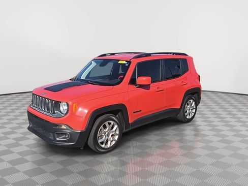 Used 2018 Jeep Renegade Latitude w/ UConnect 8.4 Nav Group FWD image 4