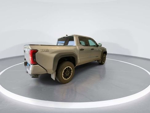 Certified 2025 Toyota Tacoma TRD Off-Road AWD/4WD image 8
