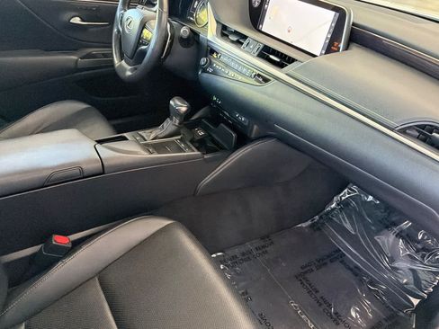 Used 2019 Lexus ES 350 w/ Premium Package FWD image 15