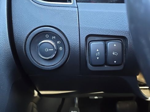 Used 2011 Ford Taurus Limited w/ 303A Rapid Spec Order Code image 25