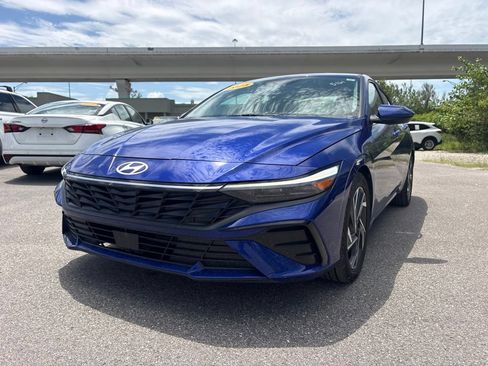 Used 2025 Hyundai Elantra SEL FWD image 7