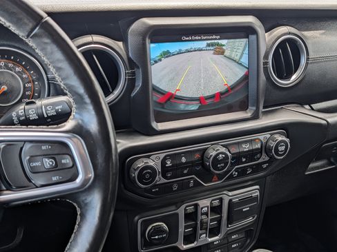 Used 2018 Jeep Wrangler Unlimited Sahara AWD/4WD image 29