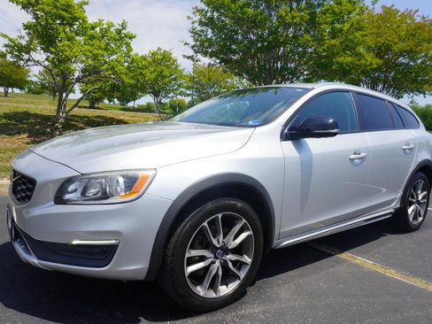 Used 2018 Volvo V60 T5 Cross Country w/ Convenience Package AWD/4WD image 4