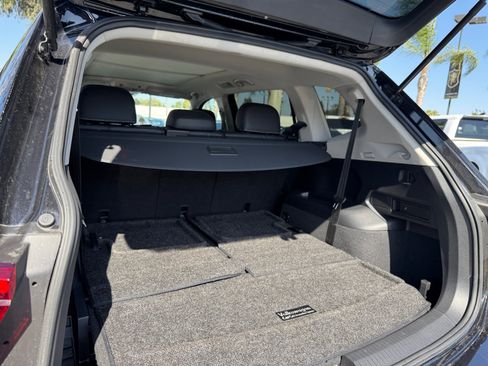 Used 2023 Volkswagen Tiguan SE FWD image 17