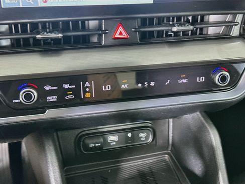 Used 2024 Kia Sportage EX FWD image 24