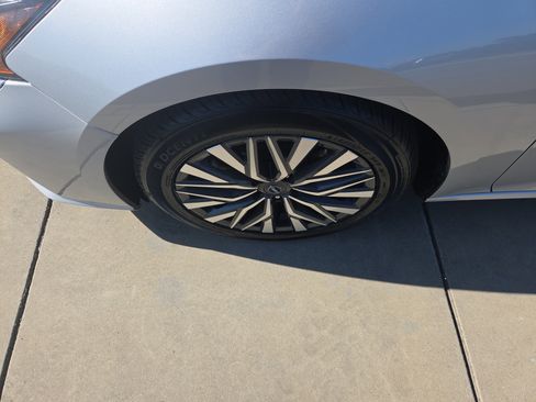 Used 2024 Nissan Altima 2.5 SV FWD image 9