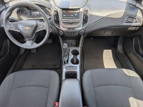 Used 2017 Chevrolet Cruze LT w/ Convenience Package FWD image 5
