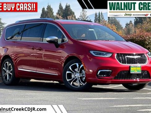 New 2026 Chrysler Pacifica Pinnacle image 1