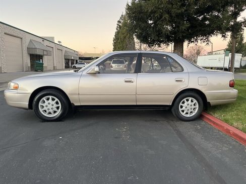 Used 1995 Toyota Camry XLE image 8