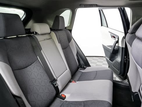 Used 2021 Toyota RAV4 XLE w/ Convenience Package image 19