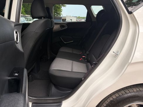Used 2025 Kia Soul LX w/ LX Technology Package FWD image 23