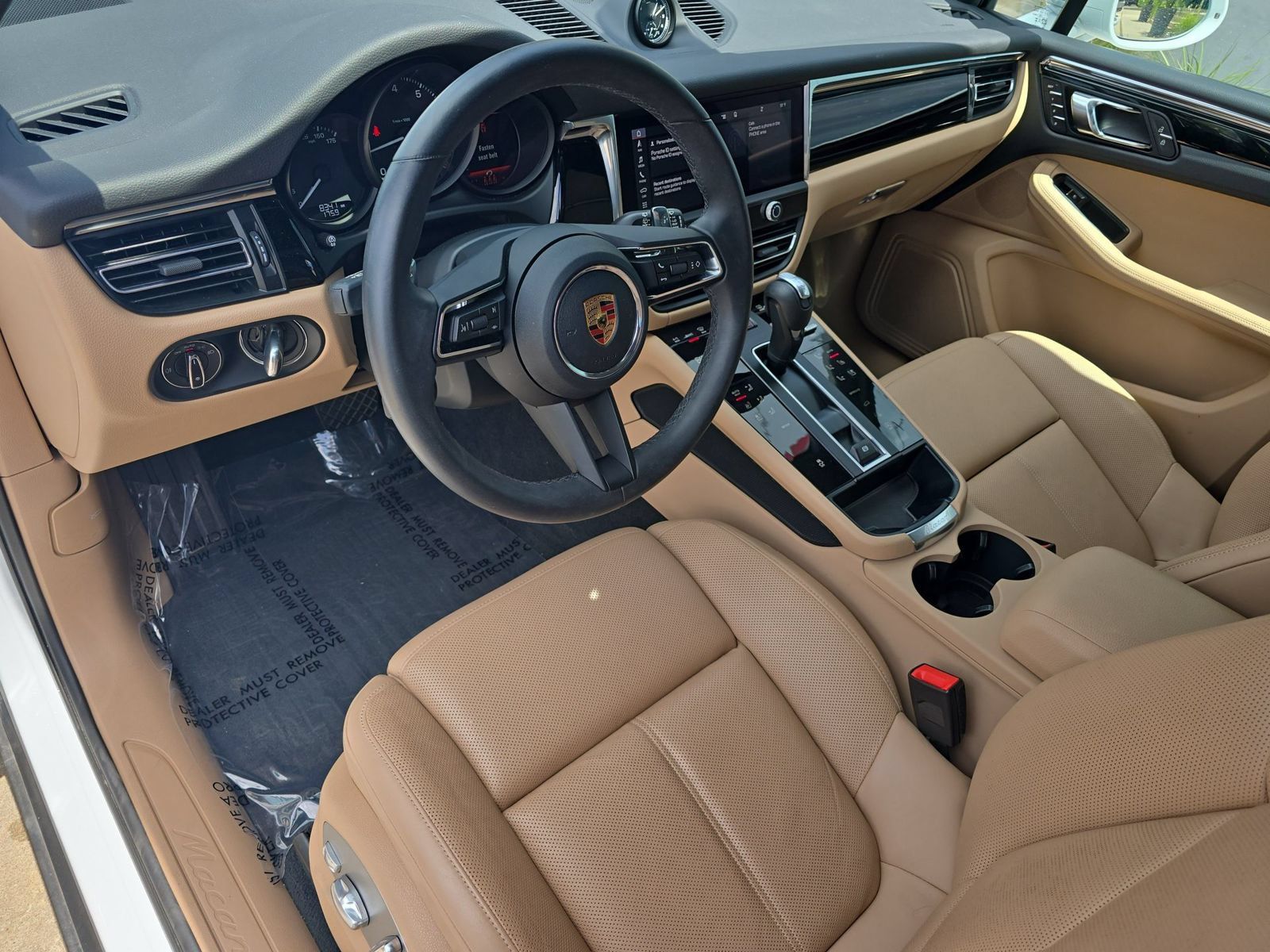 Certified 2026 Porsche Macan AWD/4WD image 4