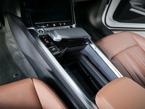 Used 2024 Audi Q8 e-tron Premium Plus image 16