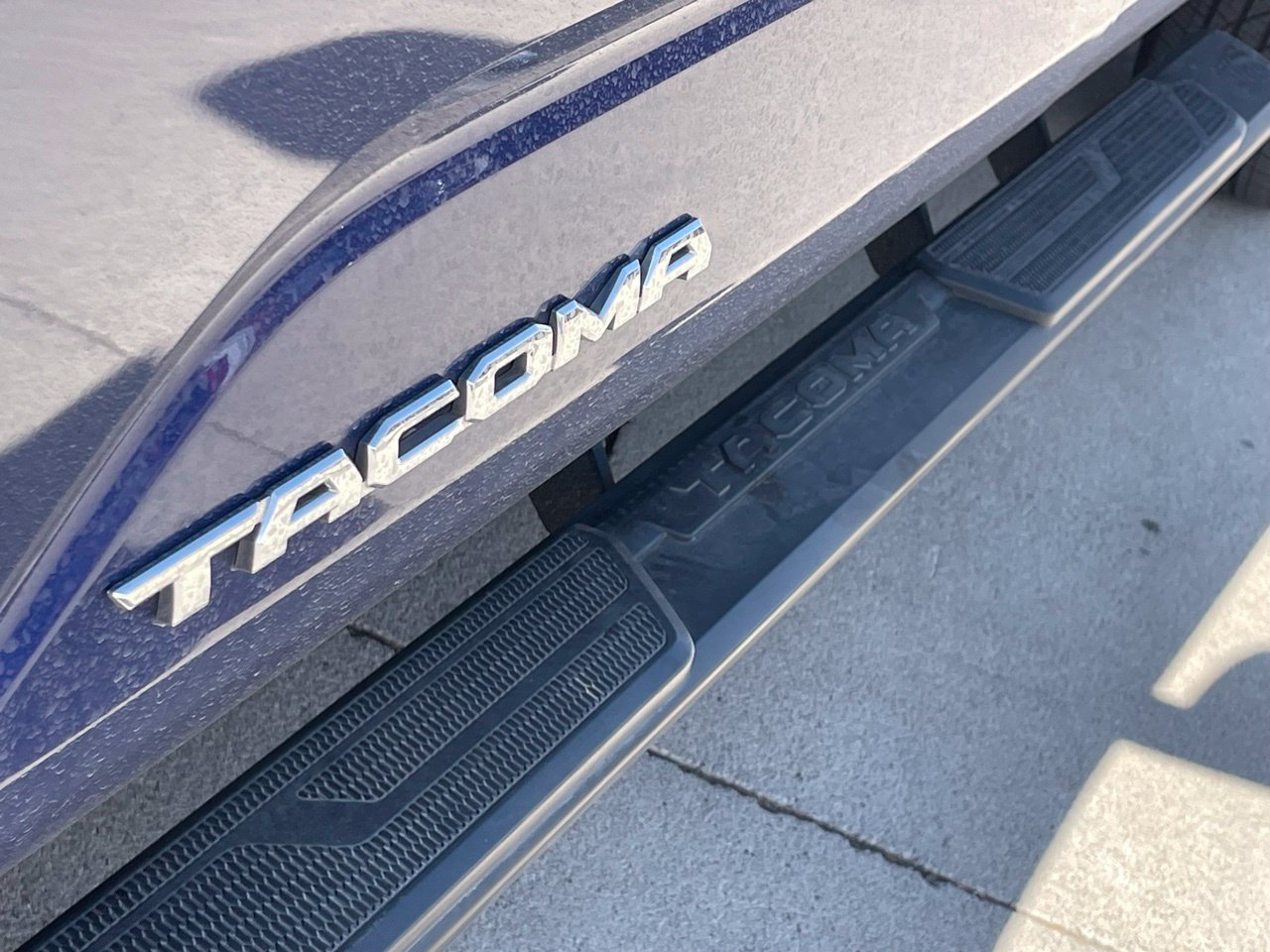 Used 2024 Toyota Tacoma SR5 AWD/4WD image 5