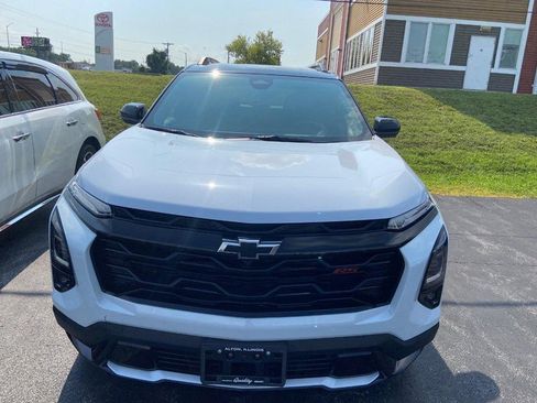 Used 2026 Chevrolet Equinox RS w/ Safety and Technology Package FWD image 3