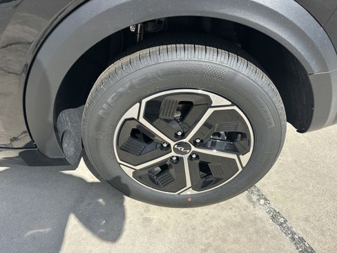 New 2026 Kia Niro LX image 7