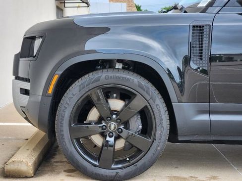 Used 2024 Land Rover Defender 130 S image 6