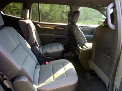 Used 2025 GMC Acadia AT4 AWD/4WD image 31